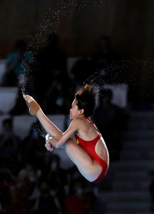 全红婵快哭了！面对TVB记者尖酸刻薄的采访，网友们心疼和愤怒了