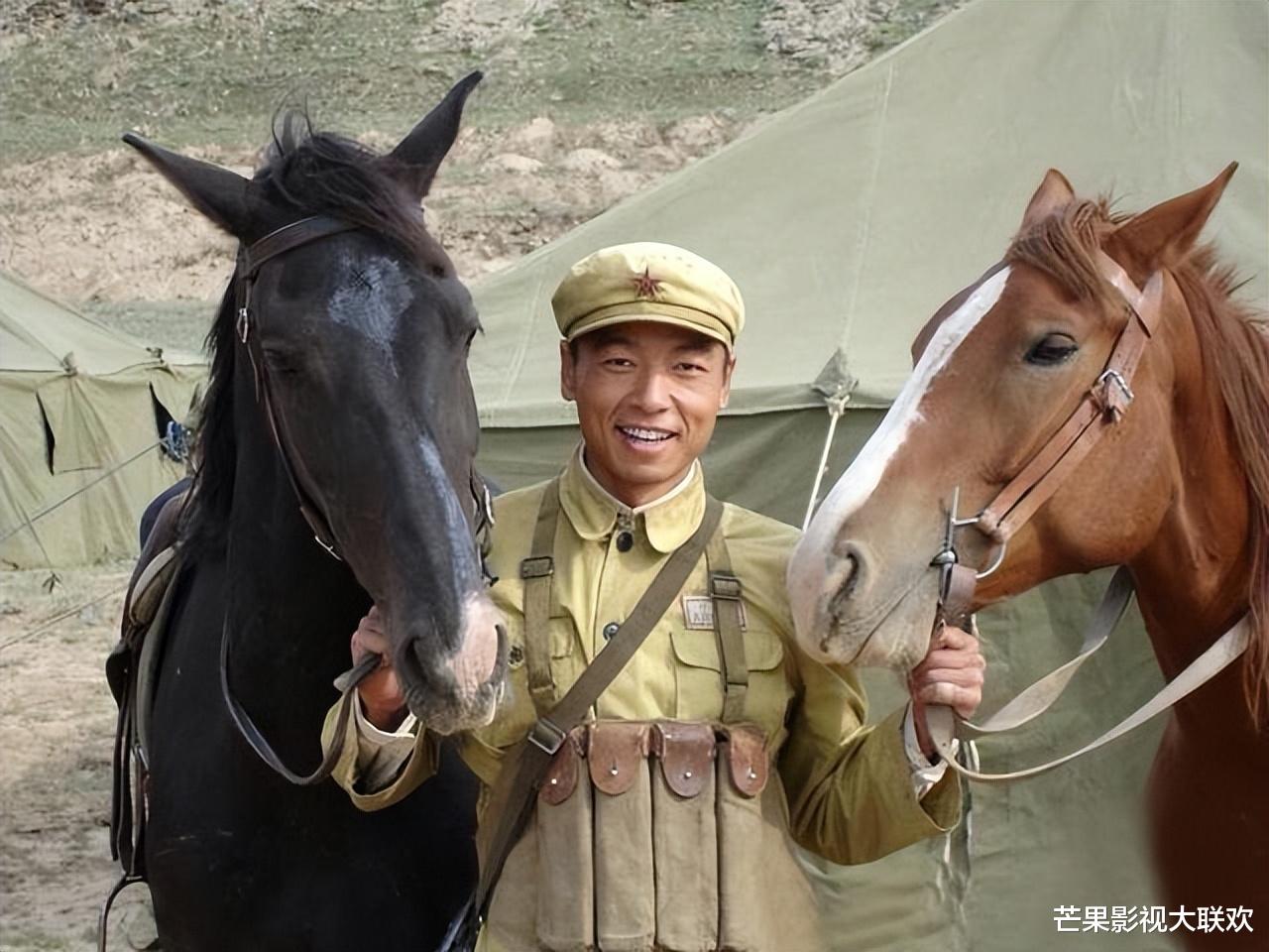 王挺：为父母离异落泪，帮爸爸还掉千万巨债后，40岁才与家人和解