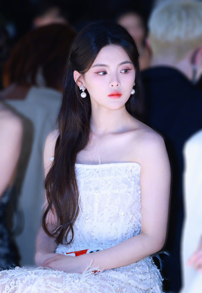 Angelababy在内娱复出，被杨超越粉丝嫌弃，娱乐圈太现实