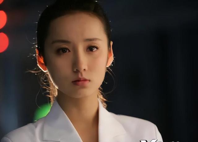 她是唐嫣的闺蜜，因为吃火锅被富豪看中，17天闪婚，现在怎样？