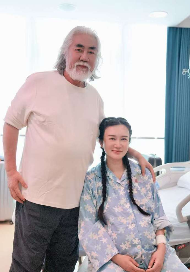 张纪中官宣妻子杜星霖四胎生女!重达6.96斤!吃人均600元的美食