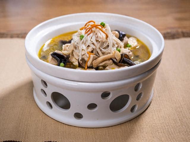 煲肉汤出现的浮沫是什么?精华还是脏东西?要不要撇掉?