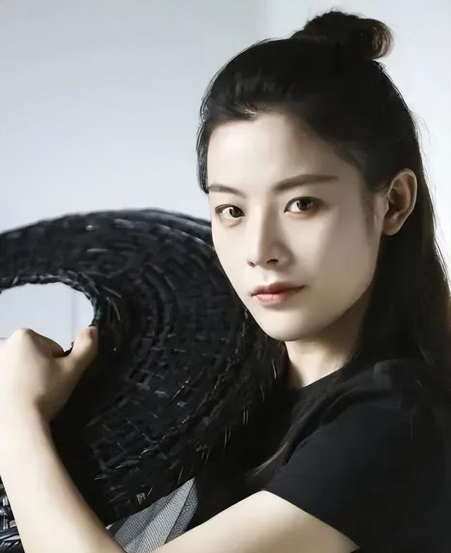 飒！知名女演员获“最佳男主角”