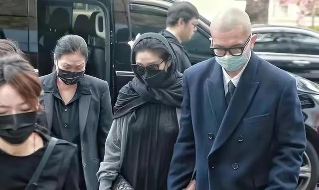 大S灵堂告别显憔悴，白发抢镜引关注！