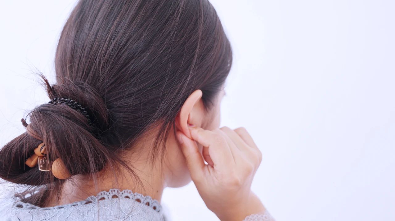 医生忠告：耳朵里面经常痒，或是这4种病的表现，最好上点心