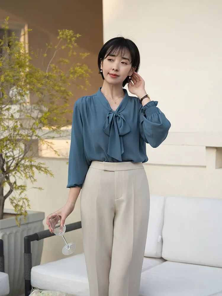 这是我见过最会穿的“短发博主”,时髦又干练