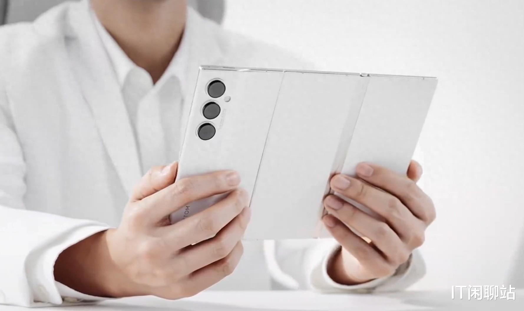 非洲之王传音展示三折叠概念手机,采用三折叠屏的设计理念