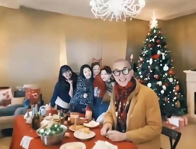 小S假聪明发P图弄巧成拙，具俊晔节日带老妈和女子遛街，打脸熙媛