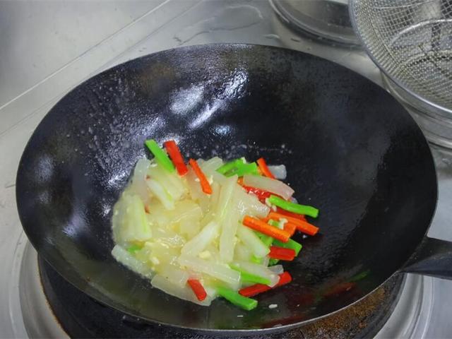 立夏将至,建议少吃虾和豆腐,多吃4样蔬菜,养阳散寒,平安入夏