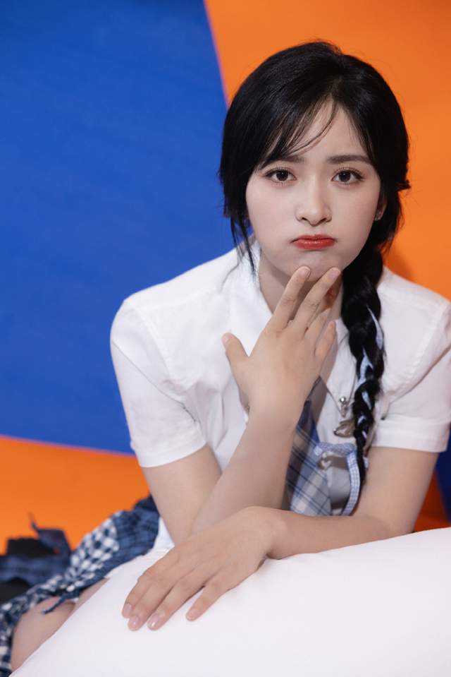 |沈月节目中的‘恋爱脑’表现：是策略还是本色