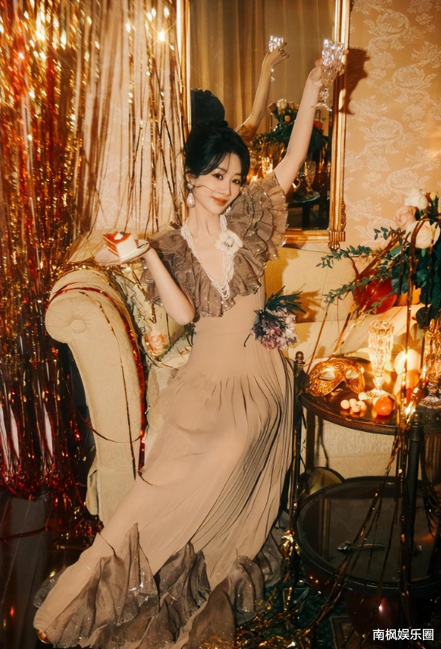 杨紫算不算顶级大美女?看看她和张柏芝站在一起就有答案了