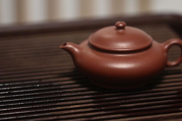 紫砂壶的容量大小，应因茶而异
