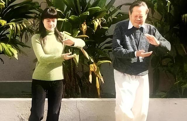 翁帆野心渐长，早已铺好退路？杨振宁心领神会为何不愿指出