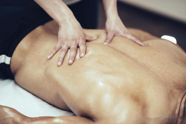 告别“纸片背”：打造背部肌肉的宽厚感！