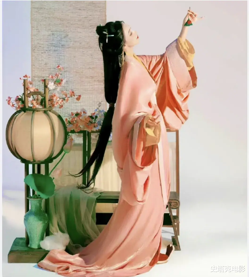 34岁杨颖现状：端午节穿古装像少女，离开了黄晓明的她复出很难了