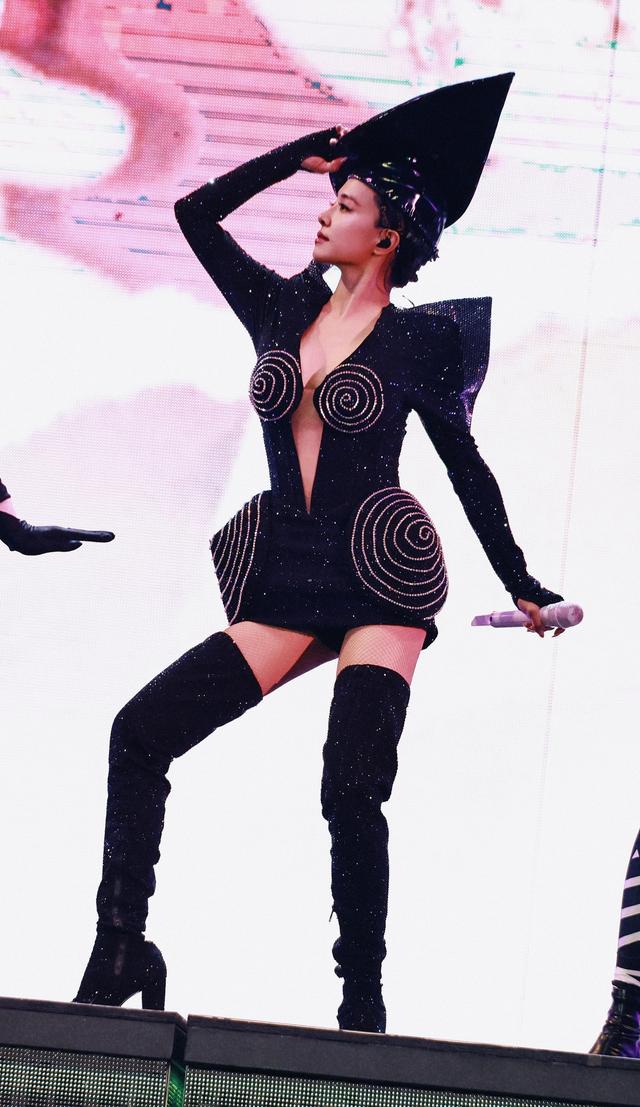 蔡依林演唱会辣照大赏,杰伦会不会就是因为这才那啥的