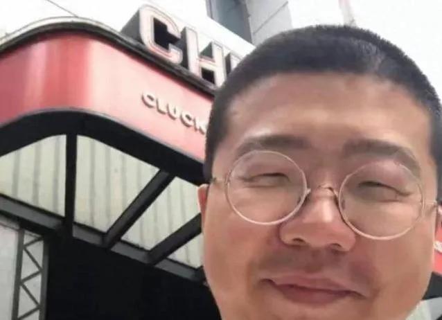 李诞及公司演员集体塌房遭封杀，直播再次翻红引热议