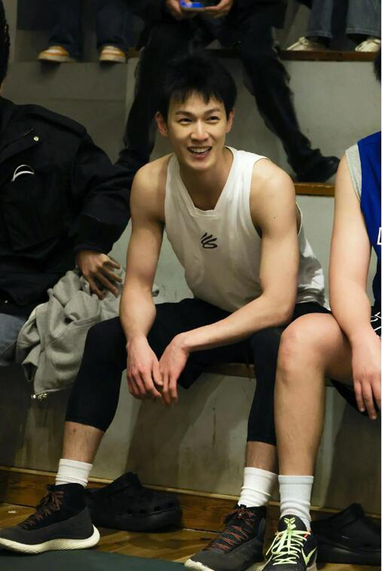 一夜爆火的李昀锐,把娱乐圈的人情冷暖、拜高踩低体现得淋漓尽致