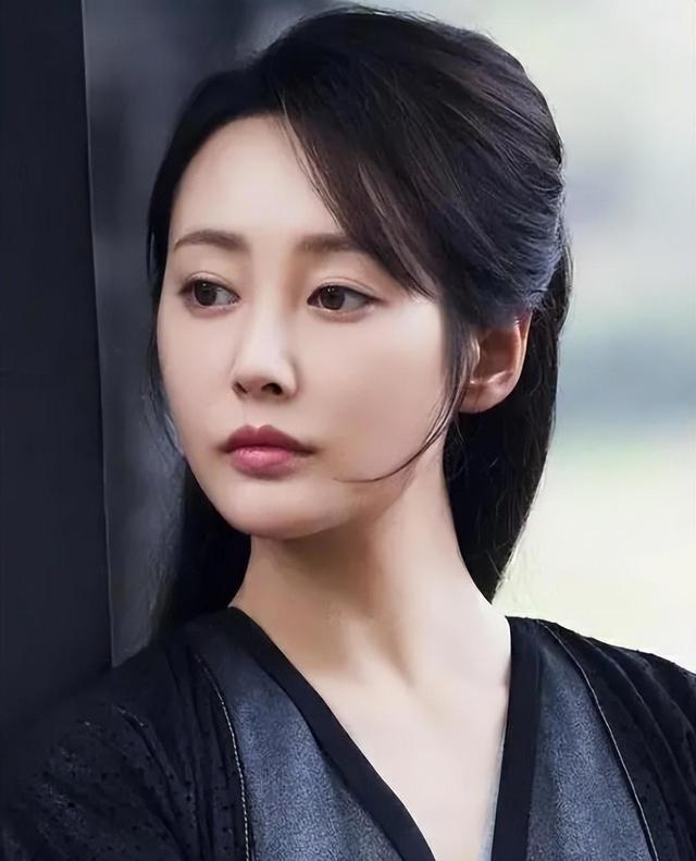 李沁调侃不想出演《庆余年3》,提苛刻要求想被拒,李小冉回复搞笑