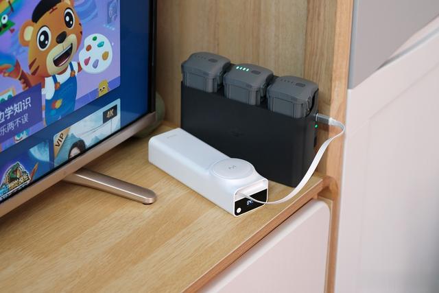 超長伸縮線、雙向65W快充，iWALK愛沃可拉拉寶評測