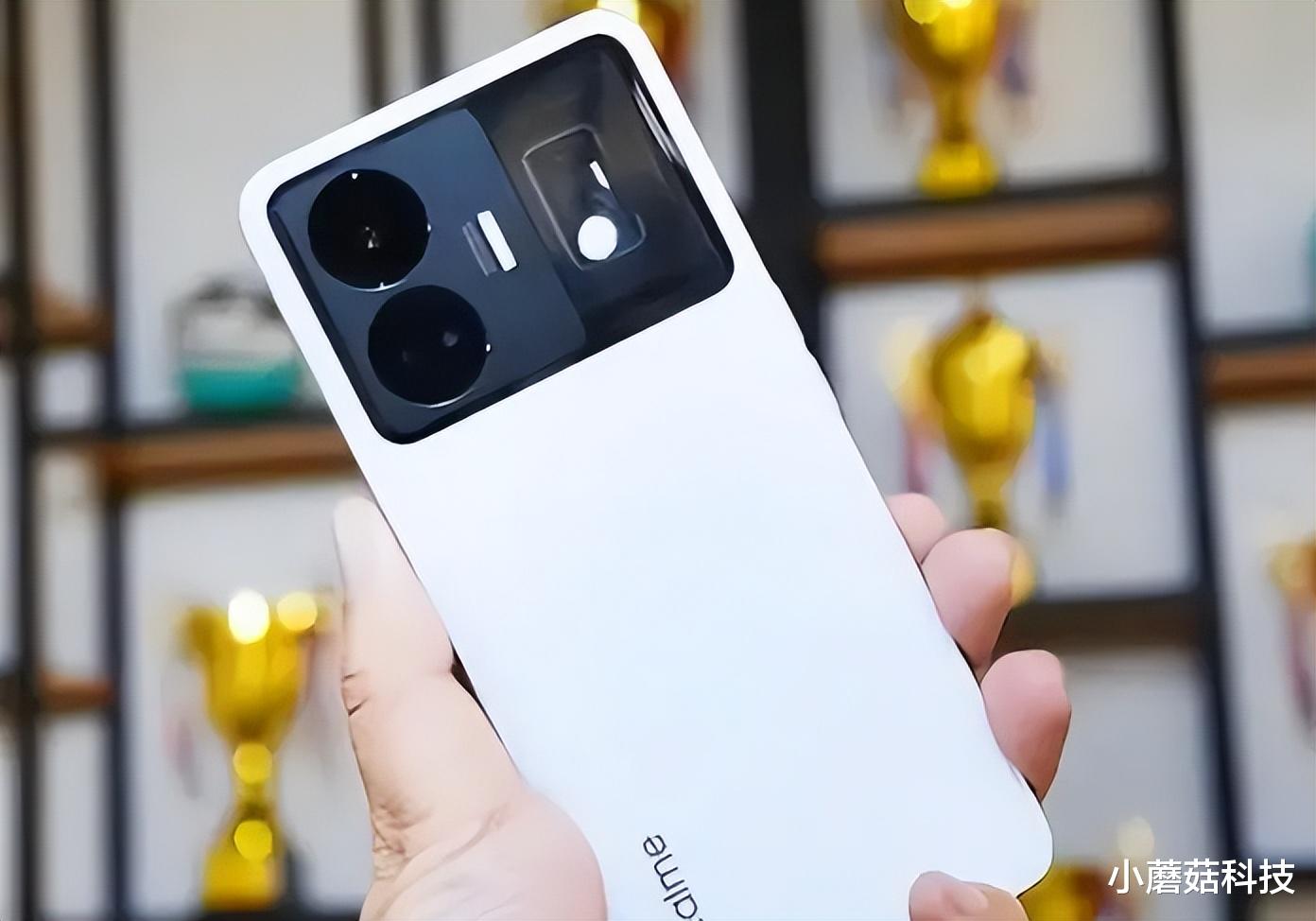 2024年，几乎“零差评”的3款手机，2000元左右预算，明智之选！