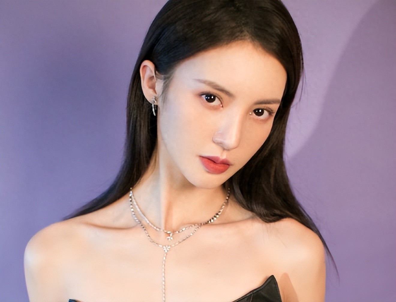 隐瞒14年！金晨亲生父亲身份曝光，难怪女儿能大红大紫