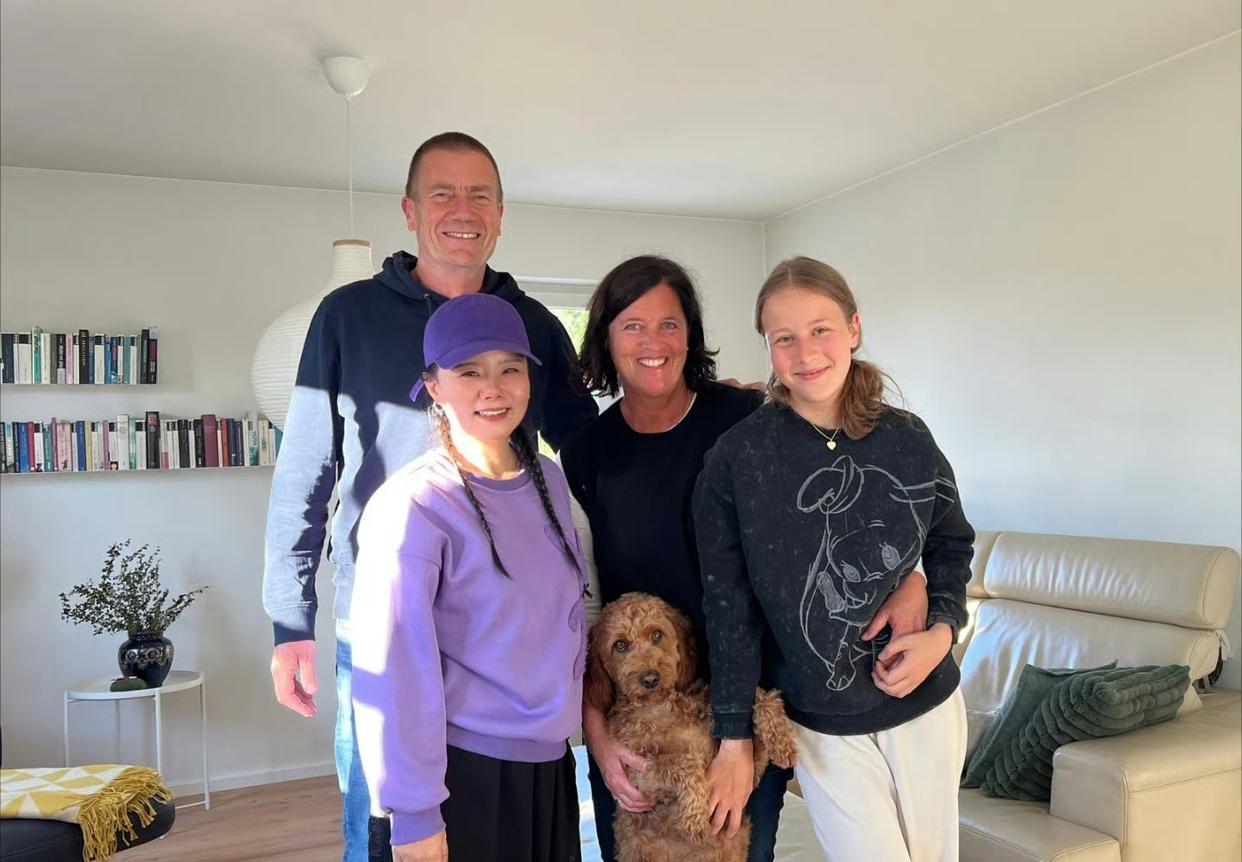 龚琳娜官宣离婚,与老锣结婚二十年育有两子,同框合唱引热议