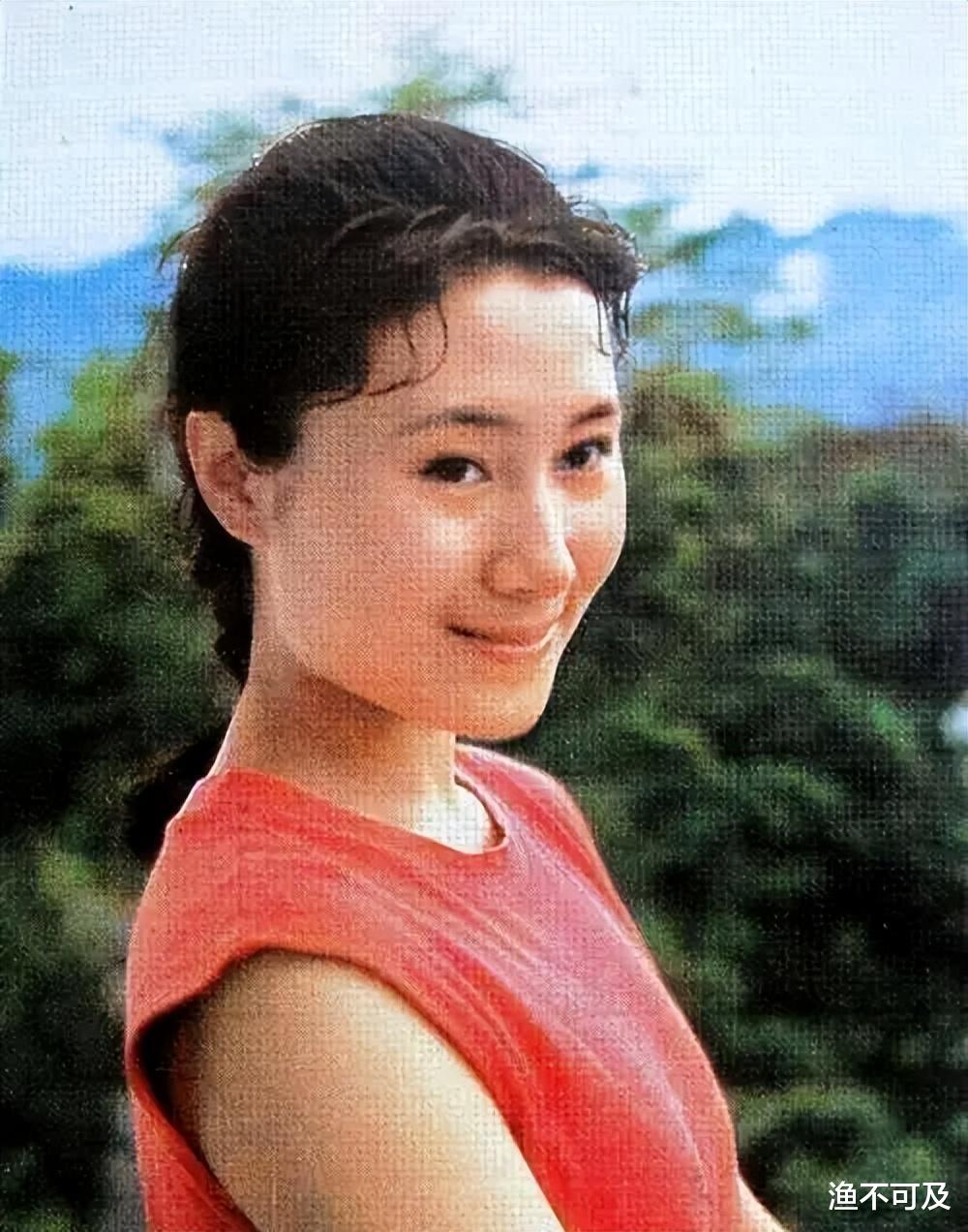 17岁拍摄《少林寺》对李连杰因戏生情,勇敢表白却被拒,如今怎样