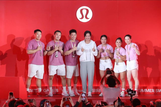 减肥开始反弹了?贾玲现身品牌活动,身材略显圆润引热议健康重要