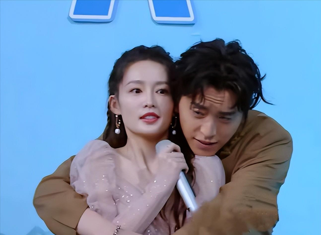 宫泽理惠14岁时，母亲带她敲响了导演的房门，这种痛要用一生治愈