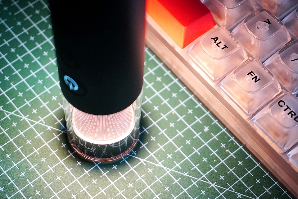 米家手电筒再升级轻量化多功能加持，颜值靓眼实用之选