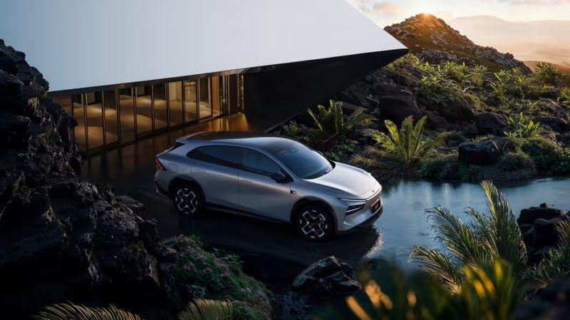 小鹏G7霸气来袭!全满配AI,要硬刚特斯拉Model Y和小米YU7?