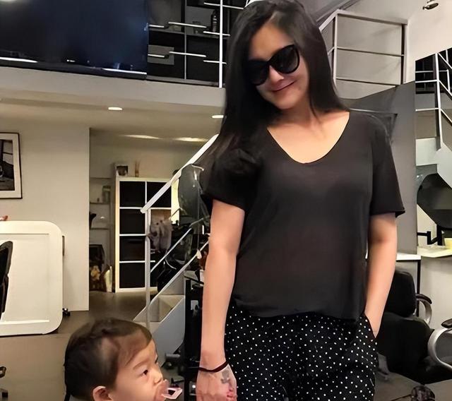 真是有心机!台媒:大S允许汪小菲带孩子,是为阻碍新女友生子