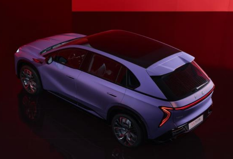 这款中大型豪华纯电SUV，轴距达3米，剑指比亚迪唐，预售仅23.98万