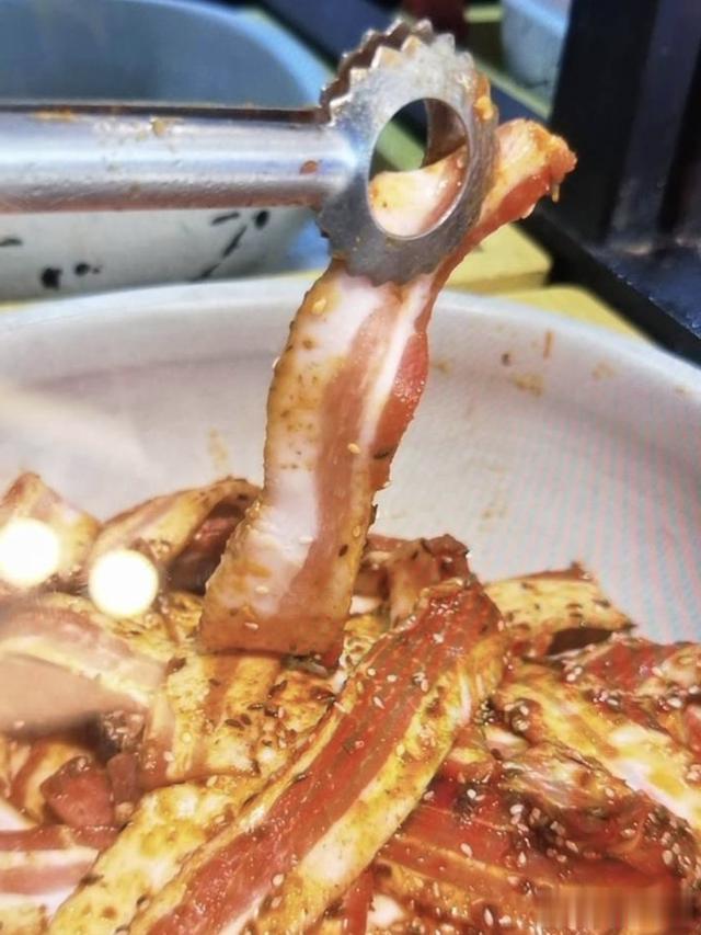 吃自助餐，尽量少吃的5类食物，老板：这人不是厨师，就是内行