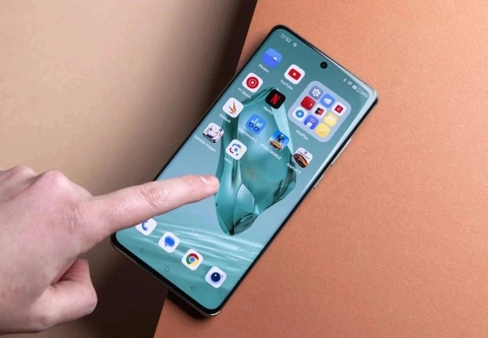 驍龍8Gen3旗艦加速退場，24GB+1TB+2K屏，突然變得更香了