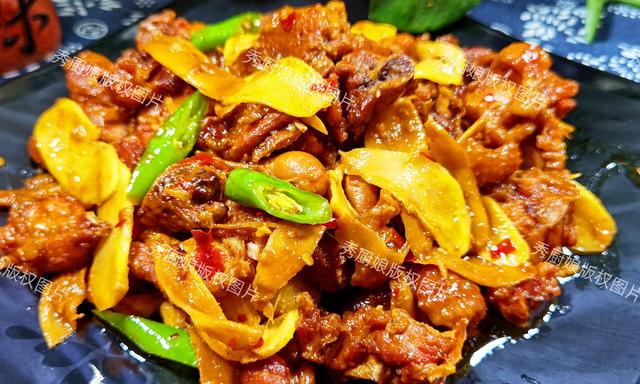 入伏后，少吃鸡肉和牛肉，多吃这3种肉，腿脚有力气，精神饱满！