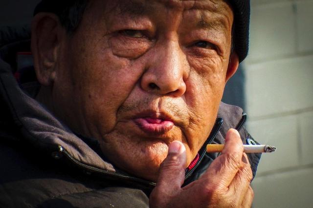 男性一天最多能吸多少支烟？医生：若能控制在这个数，还算可以