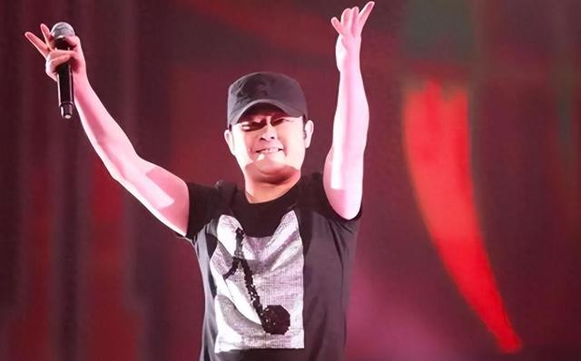 刀郎离婚30年，前妻含泪自述：他住着豪宅，我却一无所有