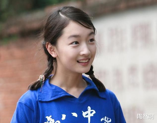 上位成谜，绯闻不断，31岁的周冬雨，凭什么在娱乐圈混的风生水起？