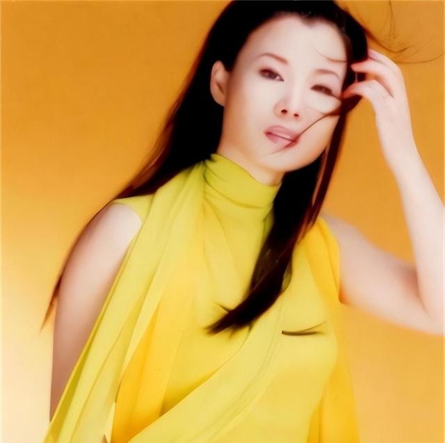 叶凡从高烧再到去世仅16天，演唱现场复发，后抢救无效离世