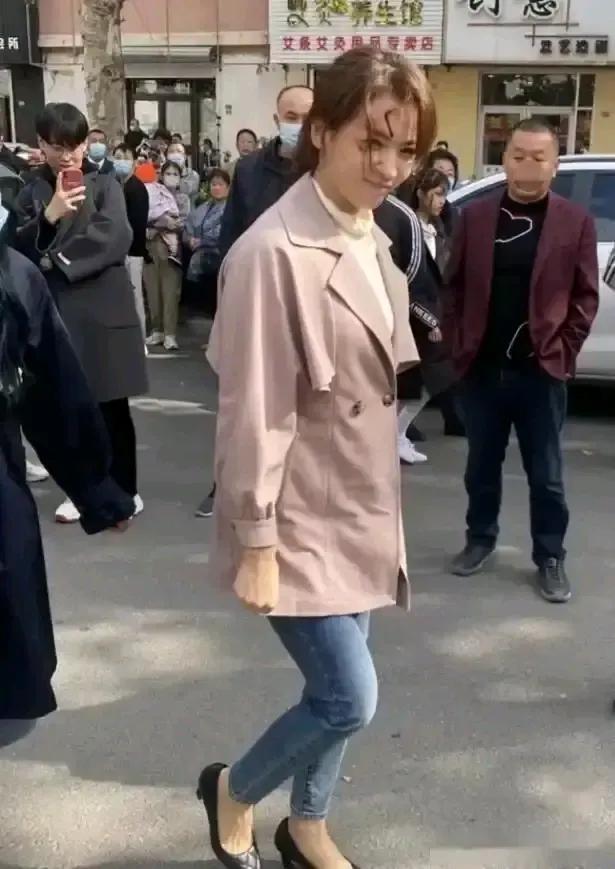 飞机上的偶遇！刘涛真实面貌曝光，网友大呼意外