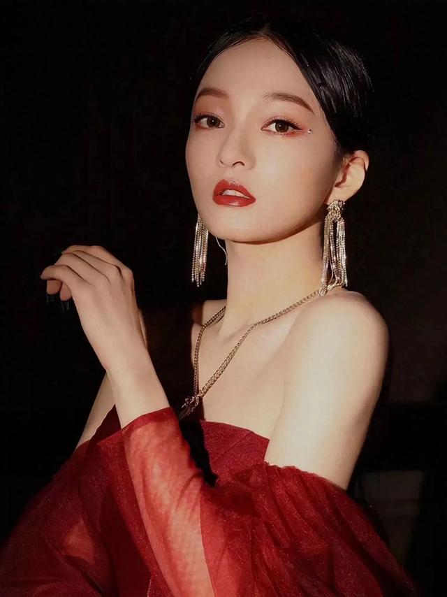 大美女,张韶涵。太美了