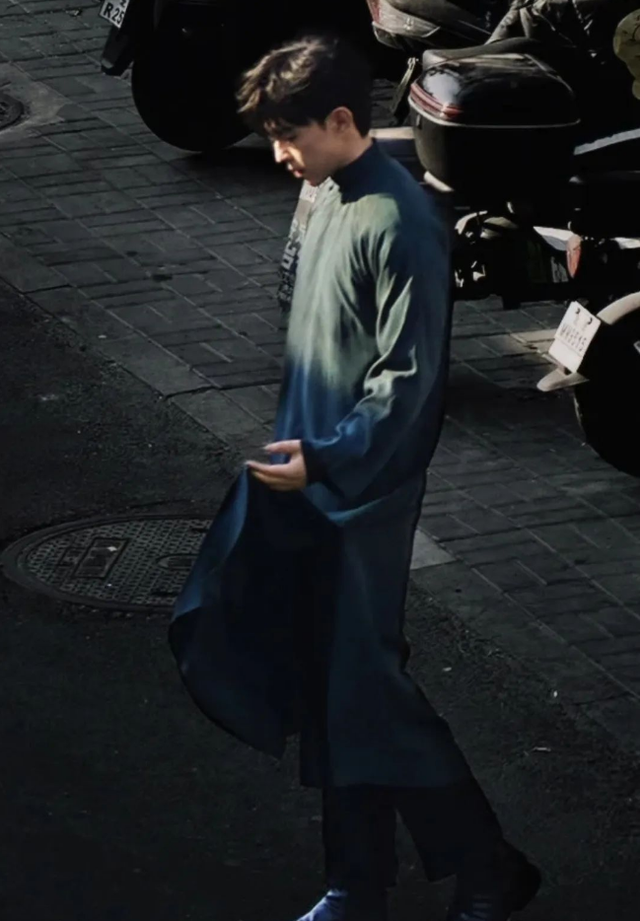 邓伦新造型惊艳亮相!退圈两年归来仍是顶流,新中式风刮遍全网