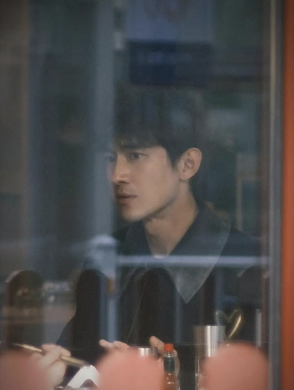 24岁吴磊回北电吃面，36岁林更新去学校，他已经瘦到「不敢认」了