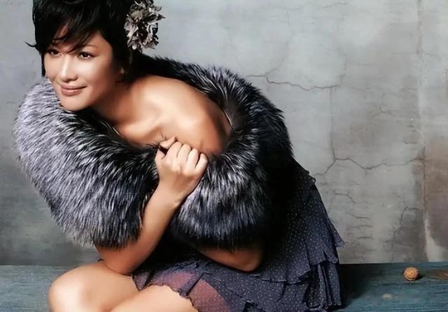 “素颜无人识”的6位女星,带妆个个绝世美颜,卸妆:大姐你是谁