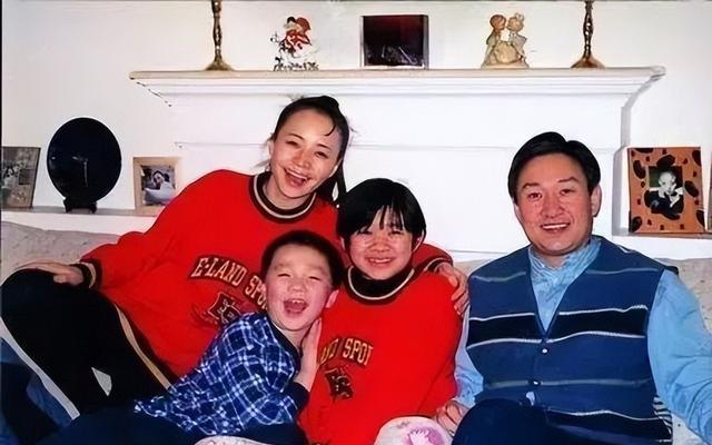 她曾经红过蔡明,却在拍戏时爱上导演,被抛弃后对方拒认亲生儿子