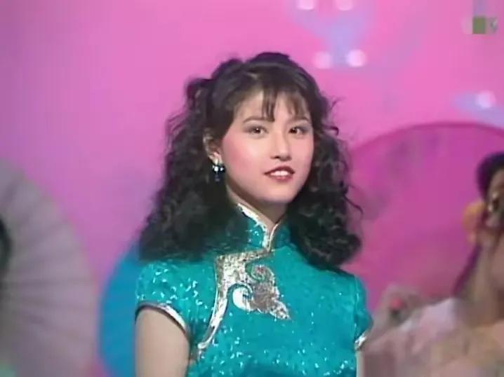 周海媚算不算顶级大美人?看看她和陈红、周慧敏合照就有答案了