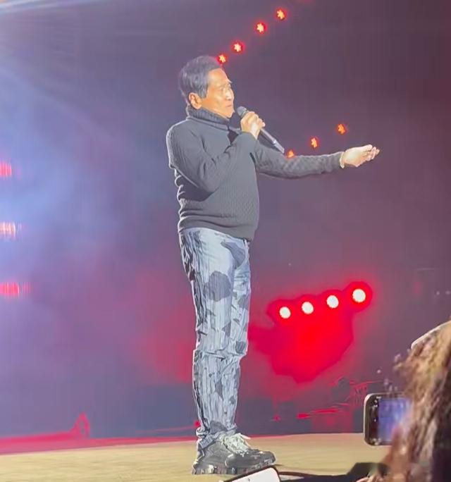 64岁齐秦被曝肺癌晚期，妻子孙丽雅发声辟谣，说出了真实的病情