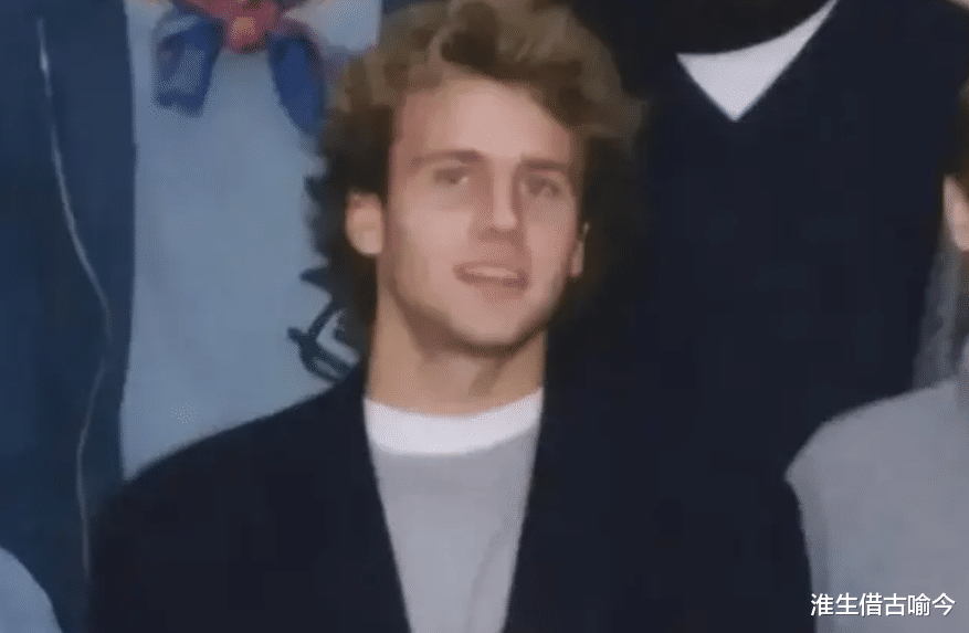 马克龙对大24岁布丽吉特的“生理性喜欢”:捏脚踝,在办公室壁咚